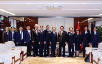 CHỦ TỊCH QUỐC HỘI TIẾP CÁC TẬP ĐOÀN LỚN CỦA TRUNG QUỐC TẠI THÀNH PHỐ THƯỢNG HẢI