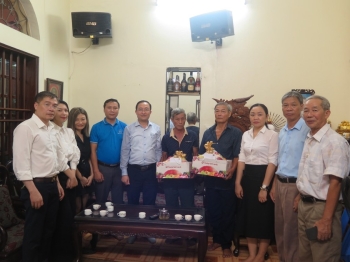 CỤC PHỔ BIẾN, GIÁO DỤC PHÁP LUẬT PHỐI HỢP VỚI TẬP ĐOÀN TÂM SEN VÀ UBND XÃ TỚI THĂM, TẶNG QUÀ THƯƠNG BINH, LIỆT SỸ TẠI XÃ ĐẶNG XÁ